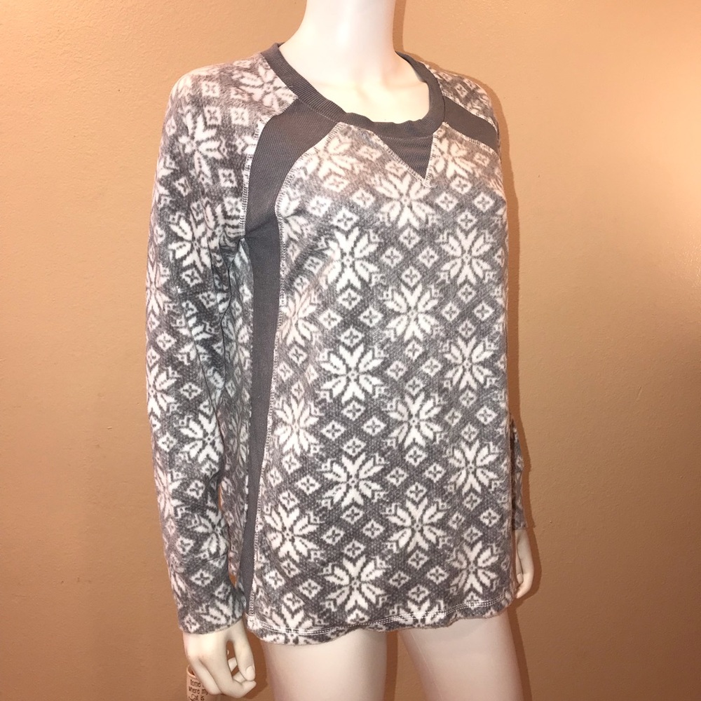 Nicole Miller Long Sleeve Fleece Top Size L Snowflakes Grey White Plush Lounge